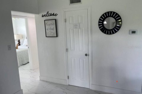 House in Port Charlotte, Florida 3 bedrooms, 129.6 sq.m. № 1718266 - photo 14