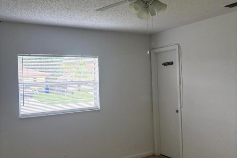 Townhouse in West Palm Beach, Florida 2 bedrooms, 124.49 sq.m. № 2260067 - photo 13