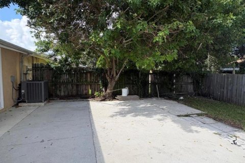 Townhouse in West Palm Beach, Florida 2 bedrooms, 124.49 sq.m. № 2260067 - photo 20