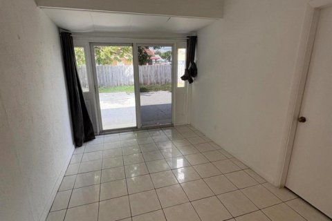 Townhouse in West Palm Beach, Florida 2 bedrooms, 124.49 sq.m. № 2260067 - photo 4
