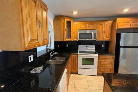 Townhouse in West Palm Beach, Florida 2 bedrooms, 124.49 sq.m. № 2260067 - photo 6
