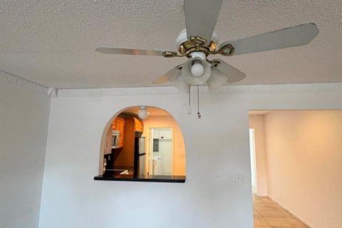 Townhouse in West Palm Beach, Florida 2 bedrooms, 124.49 sq.m. № 2260067 - photo 5