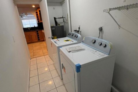 Townhouse in West Palm Beach, Florida 2 bedrooms, 124.49 sq.m. № 2260067 - photo 19