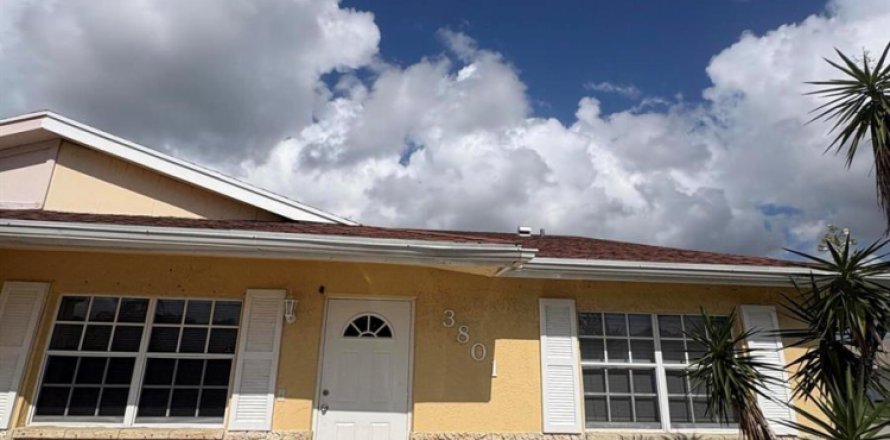 Townhouse in West Palm Beach, Florida 2 bedrooms, 124.49 sq.m. № 2260067