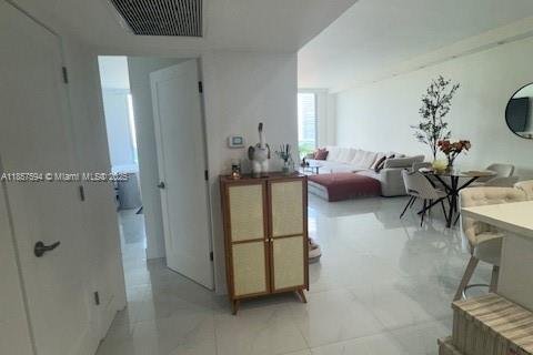 Condominio en venta en Sunny Isles Beach, Florida, 1 dormitorio, 93.37 m2 № 1979873 - foto 4