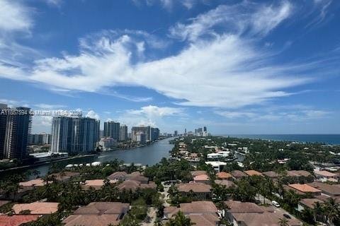 Condominio en venta en Sunny Isles Beach, Florida, 1 dormitorio, 93.37 m2 № 1979873 - foto 1