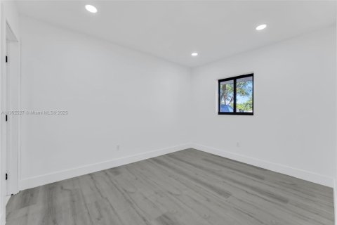 Casa en venta en Miami Gardens, Florida, 3 dormitorios, 98.29 m2 № 1957135 - foto 11