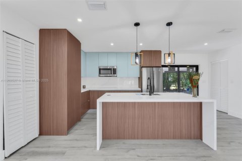 Casa en venta en Miami Gardens, Florida, 3 dormitorios, 98.29 m2 № 1957135 - foto 6