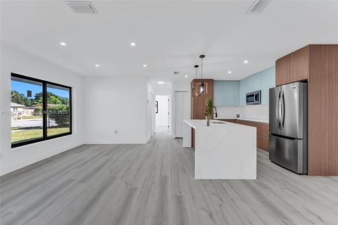 Casa en venta en Miami Gardens, Florida, 3 dormitorios, 98.29 m2 № 1957135 - foto 5