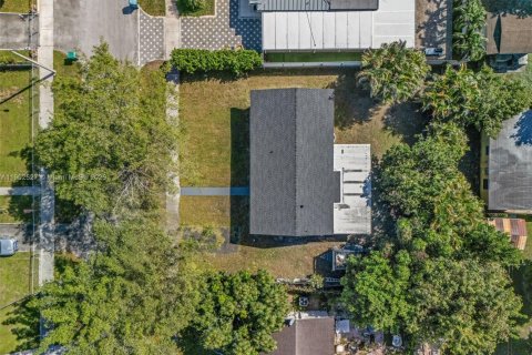 Casa en venta en Miami Gardens, Florida, 3 dormitorios, 98.29 m2 № 1957135 - foto 25