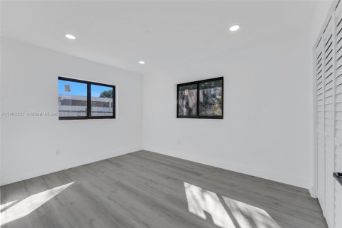 Casa en venta en Miami Gardens, Florida, 3 dormitorios, 98.29 m2 № 1957135 - foto 18