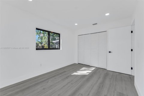 Casa en venta en Miami Gardens, Florida, 3 dormitorios, 98.29 m2 № 1957135 - foto 19