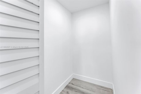 Casa en venta en Miami Gardens, Florida, 3 dormitorios, 98.29 m2 № 1957135 - foto 13