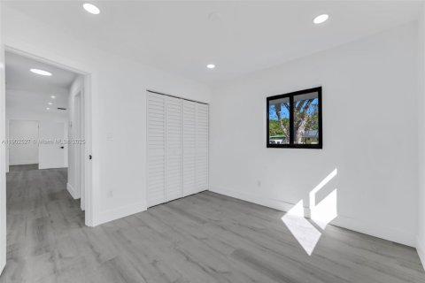 Casa en venta en Miami Gardens, Florida, 3 dormitorios, 98.29 m2 № 1957135 - foto 16