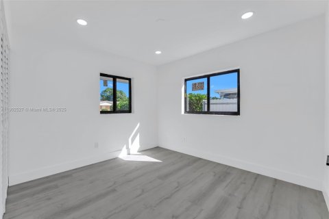 Casa en venta en Miami Gardens, Florida, 3 dormitorios, 98.29 m2 № 1957135 - foto 20