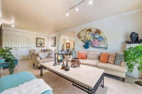 Кондоминиум с 3 спальнями в Корал-Гейблс, Флорида № 1948936