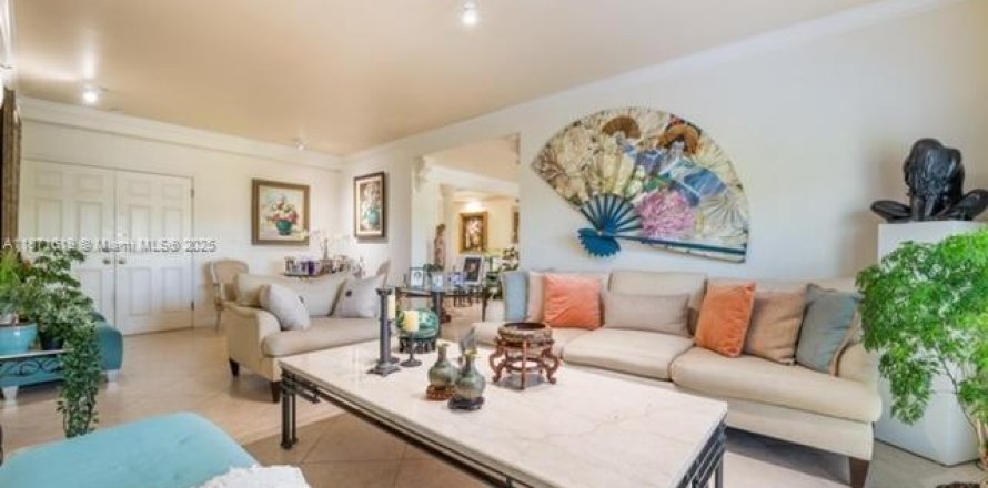 Condo in Coral Gables, Florida, 3 bedrooms № 1948936