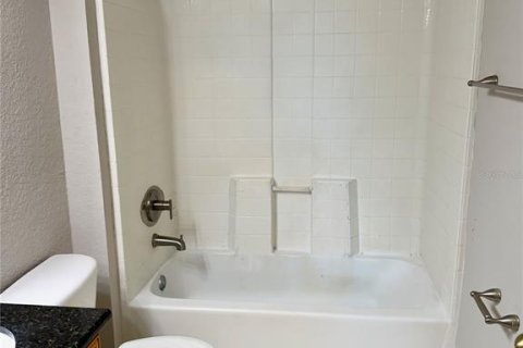Condo in Altamonte Springs, Florida, 2 bedrooms  № 2224833 - photo 16
