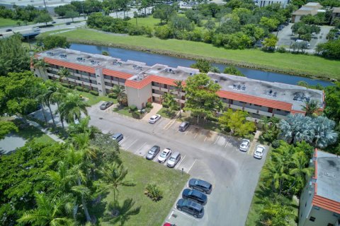 Condominio en Sunrise, Florida, 2 dormitorios № 2191671