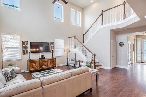 Villa ou maison à louer à Tampa, Floride: 5 chambres, 300.91 m2 № 2413696 - photo 3