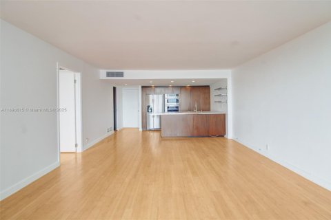 Condo in Miami Beach, Florida, 1 bedroom  № 1950620 - photo 6