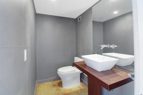 Condo in Miami Beach, Florida, 1 bedroom  № 1950620 - photo 14