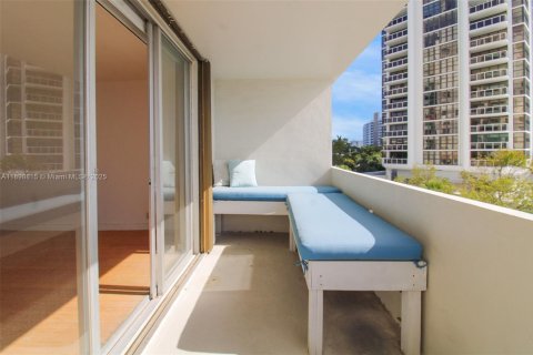 Condo in Miami Beach, Florida, 1 bedroom  № 1950620 - photo 13