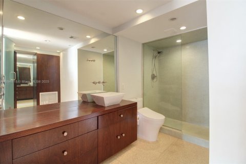 Condo in Miami Beach, Florida, 1 bedroom  № 1950620 - photo 11