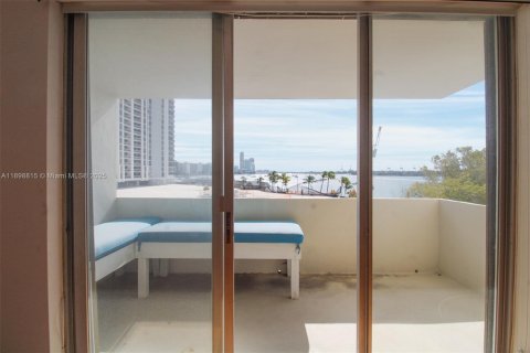 Condo in Miami Beach, Florida, 1 bedroom  № 1950620 - photo 4