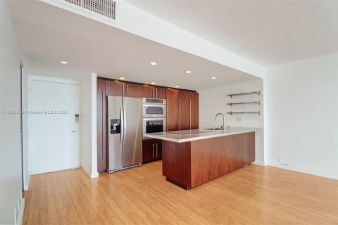 Condo in Miami Beach, Florida, 1 bedroom  № 1950620 - photo 12