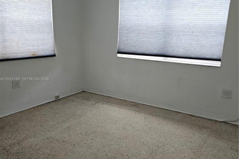 House in Hialeah, Florida 3 bedrooms, 107.3 sq.m. № 2192060 - photo 5