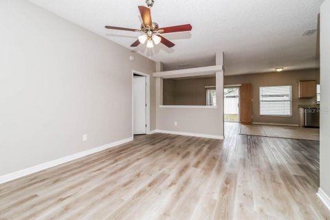 Villa ou maison à louer à Apopka, Floride: 3 chambres, 151.62 m2 № 2100059 - photo 7