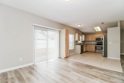 Villa ou maison à louer à Apopka, Floride: 3 chambres, 151.62 m2 № 2100059 - photo 8