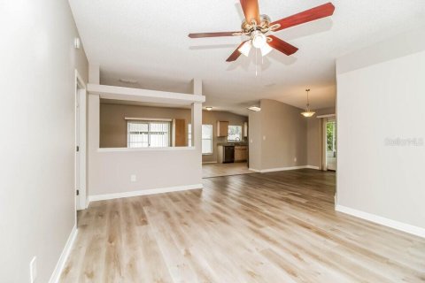 Villa ou maison à louer à Apopka, Floride: 3 chambres, 151.62 m2 № 2100059 - photo 5