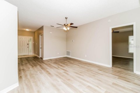 Villa ou maison à louer à Apopka, Floride: 3 chambres, 151.62 m2 № 2100059 - photo 4