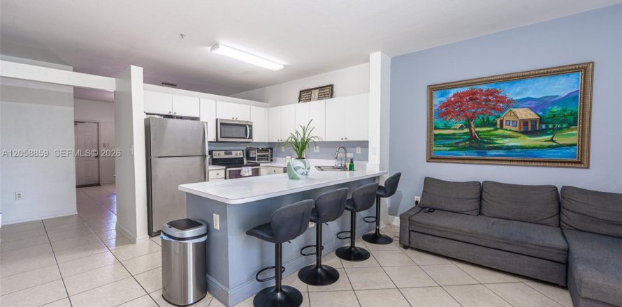 Condo à Hialeah, Floride, 3 chambres  № 2158067