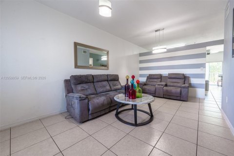 Copropriété à louer à Hialeah, Floride: 3 chambres, 110.18 m2 № 2158067 - photo 3