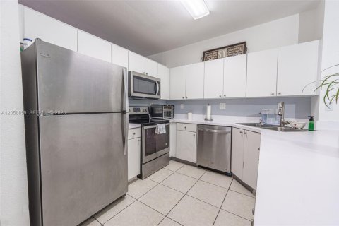 Copropriété à louer à Hialeah, Floride: 3 chambres, 110.18 m2 № 2158067 - photo 4