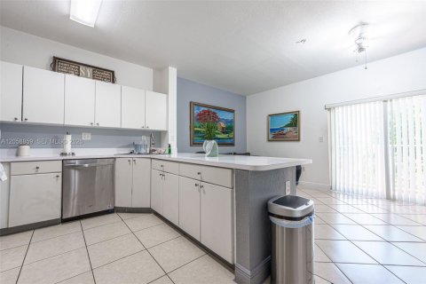 Copropriété à louer à Hialeah, Floride: 3 chambres, 110.18 m2 № 2158067 - photo 5