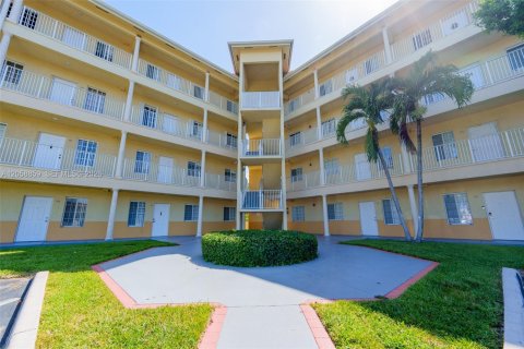 Copropriété à louer à Hialeah, Floride: 3 chambres, 110.18 m2 № 2158067 - photo 16