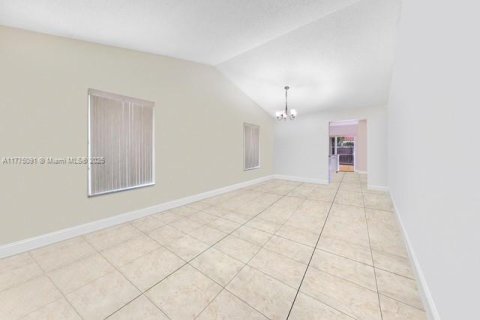 Adosado en venta en Miami, Florida, 3 dormitorios, 111.48 m2 № 1698138 - foto 4