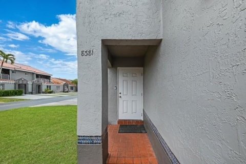 Adosado en venta en Miami, Florida, 3 dormitorios, 111.48 m2 № 1698138 - foto 3