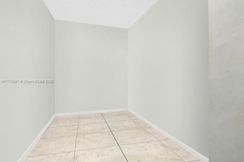 Adosado en venta en Miami, Florida, 3 dormitorios, 111.48 m2 № 1698138 - foto 18