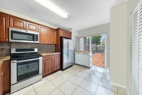 Adosado en venta en Miami, Florida, 3 dormitorios, 111.48 m2 № 1698138 - foto 6