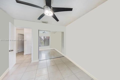 Adosado en venta en Miami, Florida, 3 dormitorios, 111.48 m2 № 1698138 - foto 10