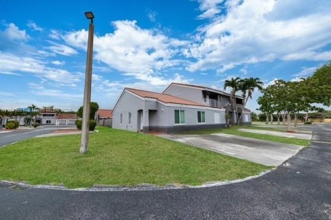 Adosado en venta en Miami, Florida, 3 dormitorios, 111.48 m2 № 1698138 - foto 1