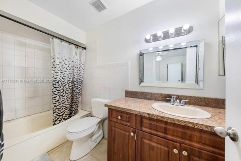 Adosado en venta en Miami, Florida, 3 dormitorios, 111.48 m2 № 1698138 - foto 19