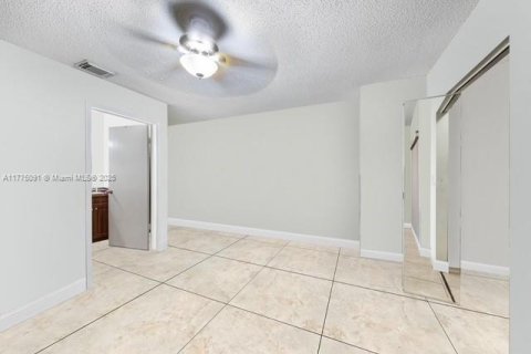 Adosado en venta en Miami, Florida, 3 dormitorios, 111.48 m2 № 1698138 - foto 14