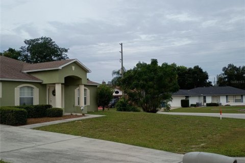 Villa ou maison à louer à Spring Hill, Floride: 3 chambres, 187.66 m2 № 2399539 - photo 14