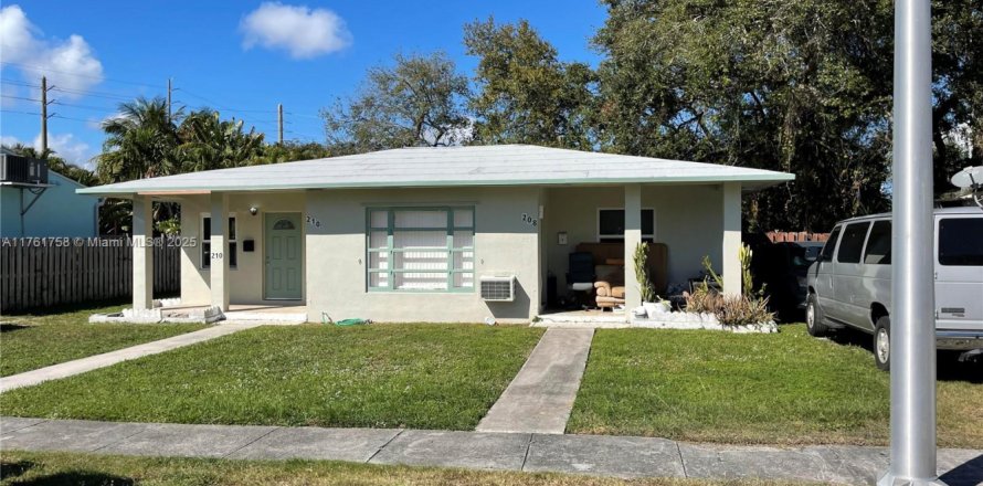 Propiedad comercial en Dania Beach, Florida 132.57 m2 № 1735645
